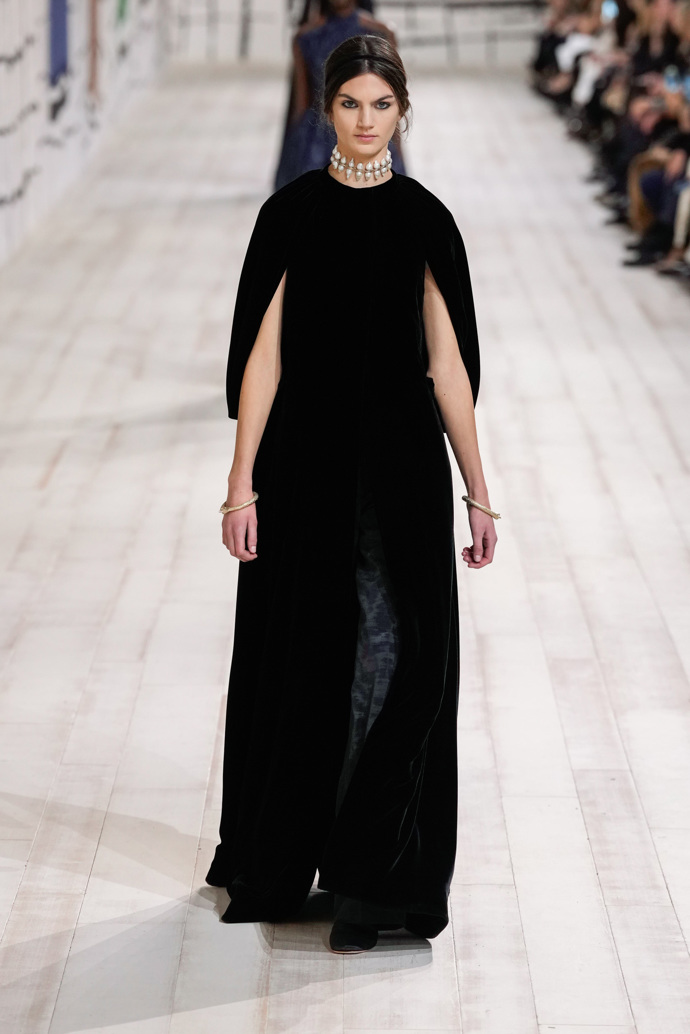 Prohlédněte si kolekci Dior Haute Couture 2024...
Prohlédněte si kolekci Dior Haute Couture 2024...