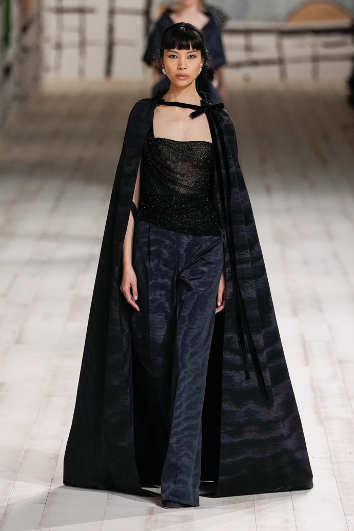 Prohlédněte si kolekci Dior Haute Couture 2024...
Prohlédněte si kolekci Dior Haute Couture 2024...