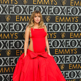 Suki Waterhouse na 75. ročníku udílení Emmy Awards
Suki Waterhouse na 75. ročníku udílení Emmy Awards