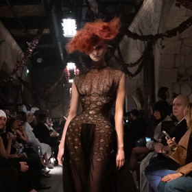 Prohlédněte si kolekci Maison Margiela Artisanal Collection 2024
Prohlédněte si kolekci Maison Margiela Artisanal Collection 2024