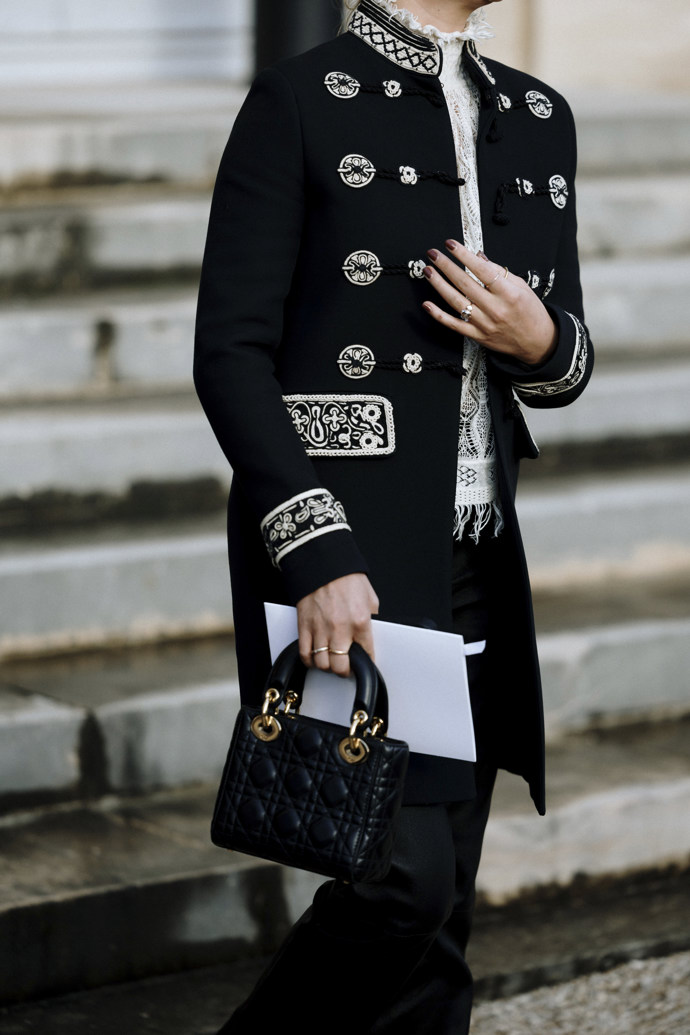  

Street style z pařížského haute couture weeku
