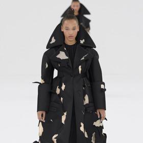 Prohlédněte si kolekci Viktor & Rolf Haute Couture Spring Summer 2024
Prohlédněte si kolekci Viktor & Rolf Haute Couture Spring Summer 2024