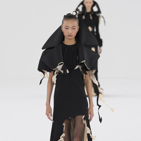 Prohlédněte si kolekci Viktor & Rolf Haute Couture Spring Summer 2024
Prohlédněte si kolekci Viktor & Rolf Haute Couture Spring Summer 2024