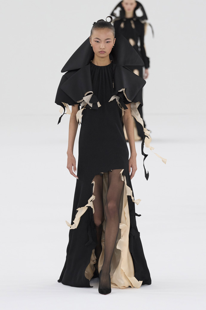  

Prohlédněte si kolekci Viktor & Rolf Haute Couture Spring Summer 2024
