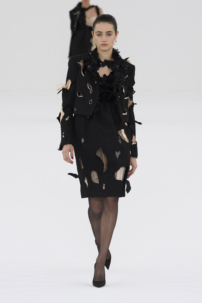  

Prohlédněte si kolekci Viktor & Rolf Haute Couture Spring Summer 2024
