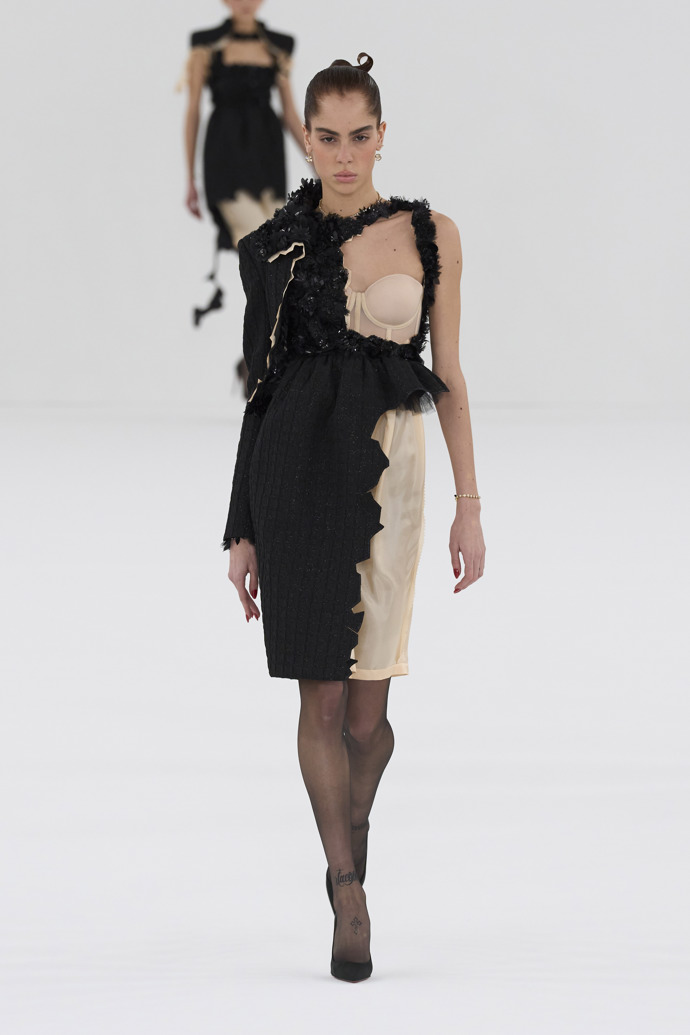 

Prohlédněte si kolekci Viktor & Rolf Haute Couture Spring Summer 2024

