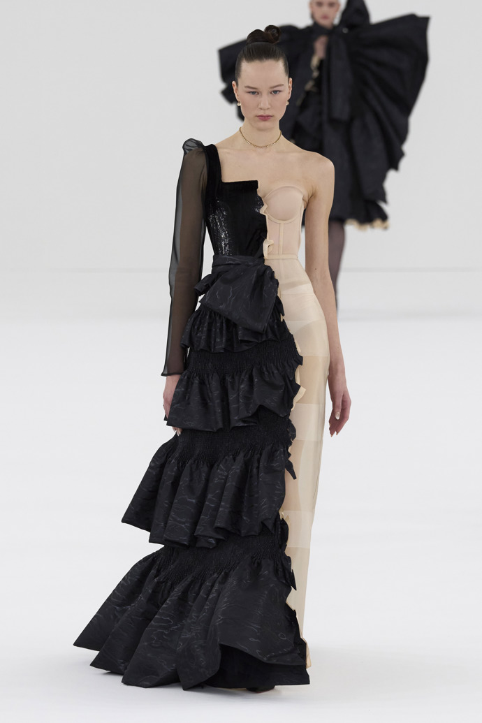  

Prohlédněte si kolekci Viktor & Rolf Haute Couture Spring Summer 2024
