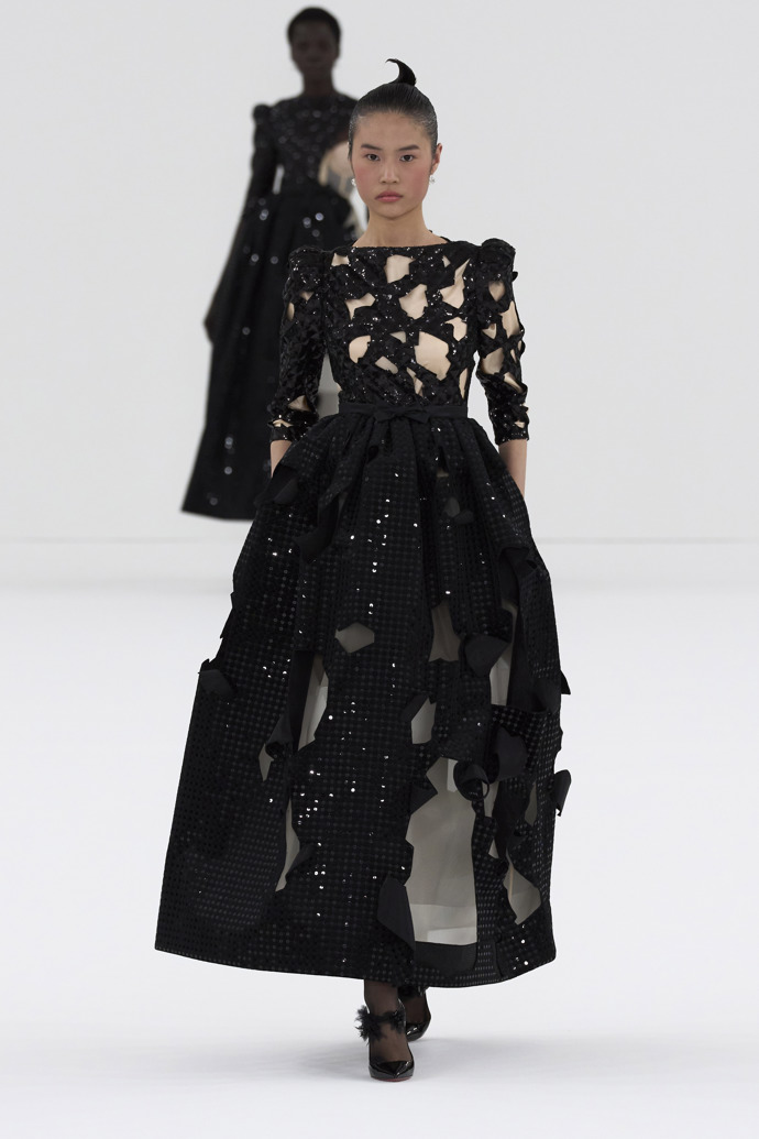  

Prohlédněte si kolekci Viktor & Rolf Haute Couture Spring Summer 2024

