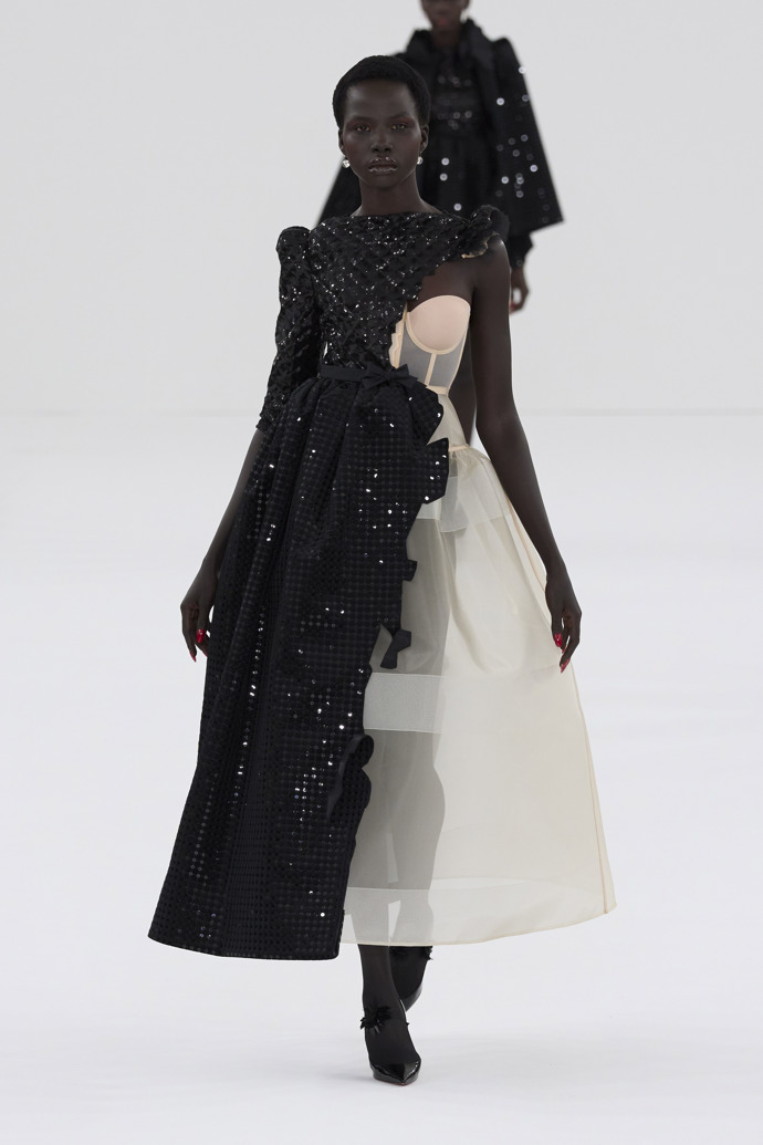  

Prohlédněte si kolekci Viktor & Rolf Haute Couture Spring Summer 2024
