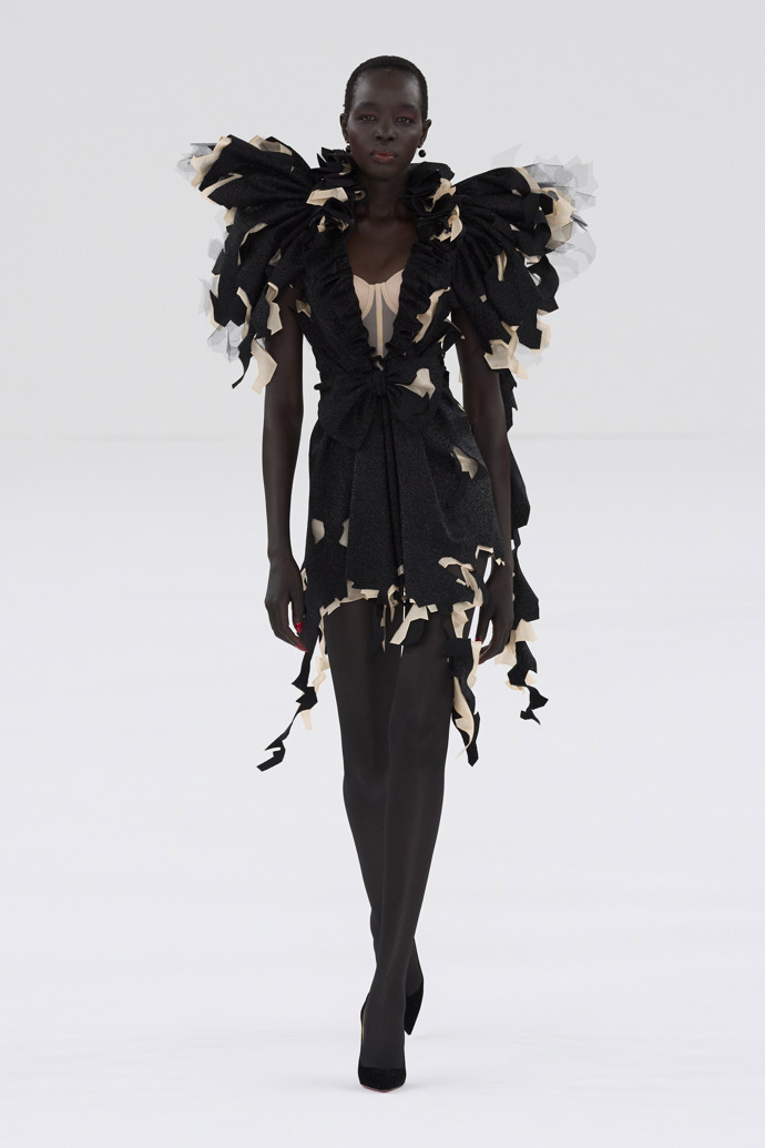  

Prohlédněte si kolekci Viktor & Rolf Haute Couture Spring Summer 2024
