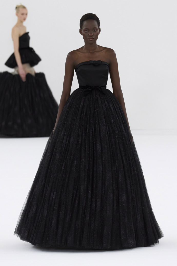  

Prohlédněte si kolekci Viktor & Rolf Haute Couture Spring Summer 2024
