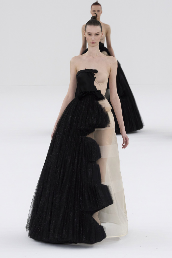  

Prohlédněte si kolekci Viktor & Rolf Haute Couture Spring Summer 2024
