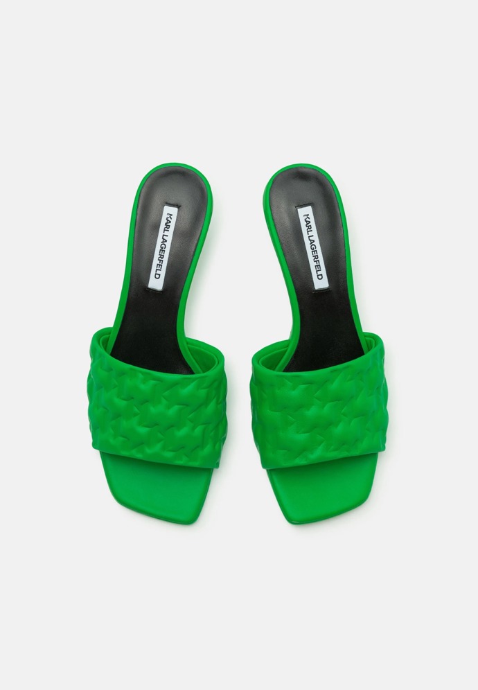 

Pantofle na podpatku Panache Padded Gram Slide, Karl Lagerfeld, 5600 Kč, prodává Zalando

