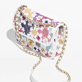 Kabelka s klopou, Chanel, 146 700 Kč
Kabelka s klopou, Chanel, 146 700 Kč