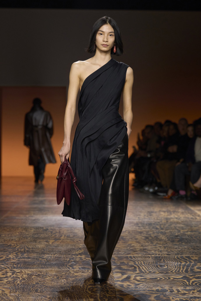  

Prohlédněte si ready-to-wear kolekci Bottega Veneta Fall/Winter 2024...
