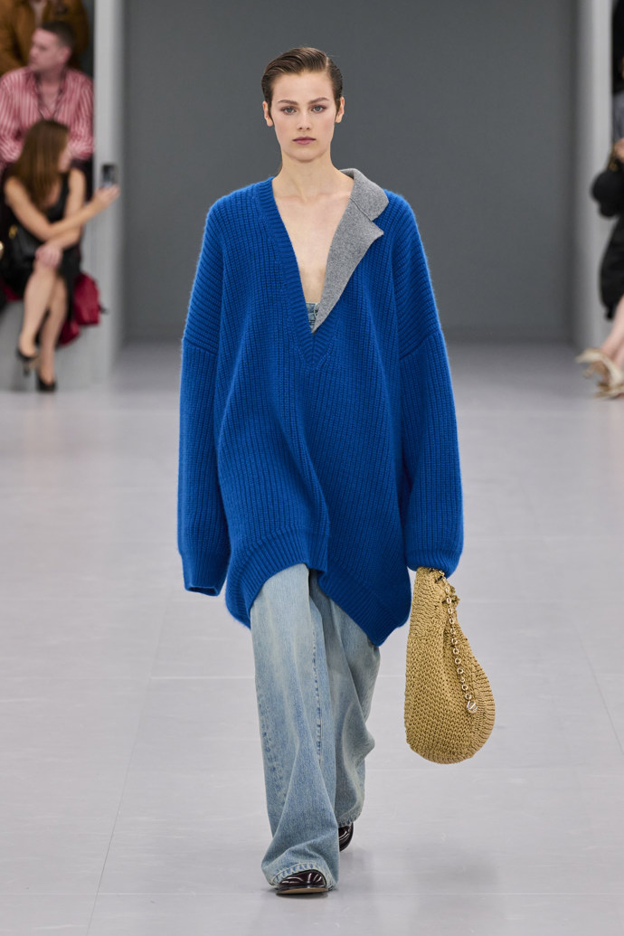  

Loewe
