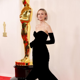  

Carey Mulligan v custom made šatech od módního domu Balenciaga inspirovaných šaty Mermaid z roku 1951 navržených zakladatelem Cristóbalem Balenciagou.
