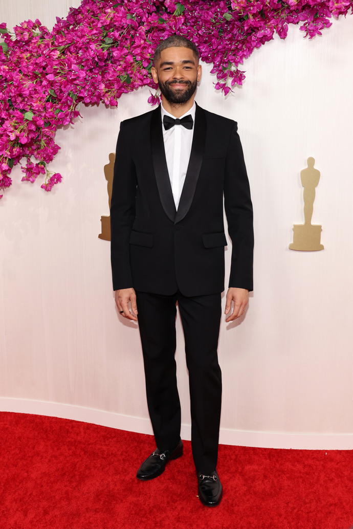  

Kingsley Ben-Adir v obleku Gucci, který doplnil o ikonické Gucci loafers.
