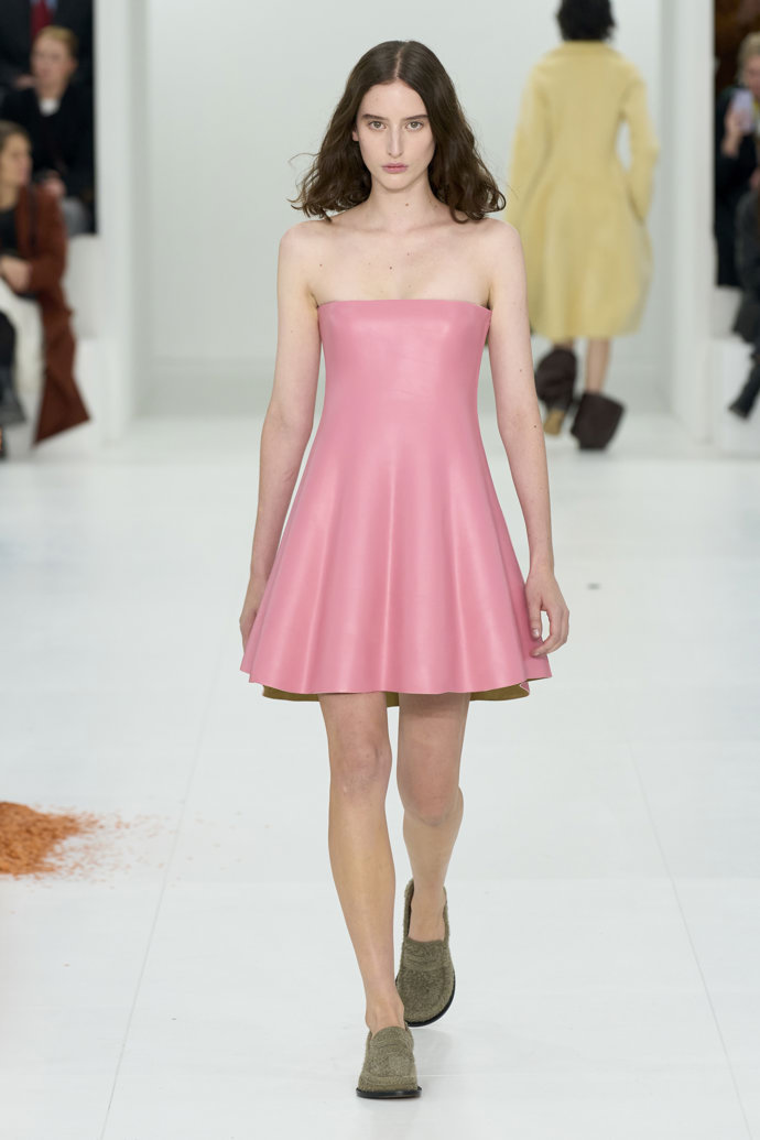  

Loewe

