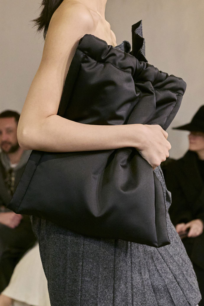  

Carven
