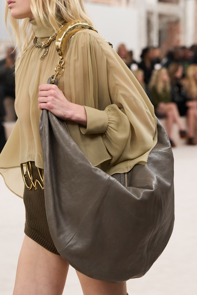  

Chloé
