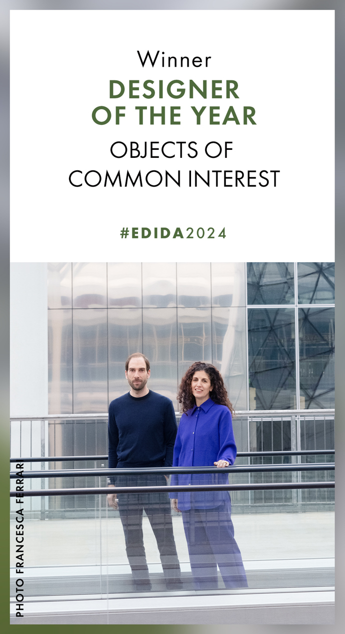  

Designéři roku

Designéři Objects of Common Interest tvořící mezi New Yorkem a Athénami, Eleni Petaloti a Leonidas Trampoukis, porotu uchvátili svou schopností hrát si se světlem a průhlednými materiály na pozadí lokální tvořivosti. Jejich experimentální propojení umění, designu a architektury vdechlo život různorodým inovativním projektům, a to včetně gelových a aluminiových stoliček, světelných soch a průhledných nafukovacích fontán s názvem Echoes.


 
