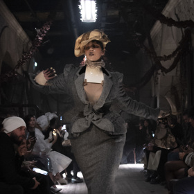 Maison Margiela Spring Summer 2024 Haute Couture - makeup by Pat McGrath
Maison Margiela Spring Summer 2024 Haute Couture - makeup by Pat McGrath
