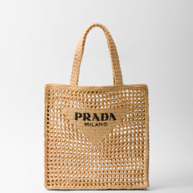 Crochet tote bag, Prada, 42 200 Kč
Crochet tote bag, Prada, 42 200 Kč
