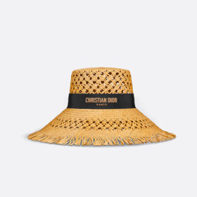Naughtily-D Small Brim Hat, Dior, 23 000 Kč
Naughtily-D Small Brim Hat, Dior, 23 000 Kč