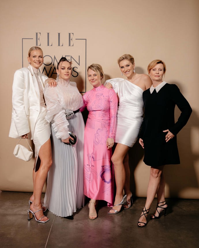  

Zuzana Nováková Stráská, Ewa Farna, Thea Prokop, Zorka Hejdová a Jitka Schneiderová
