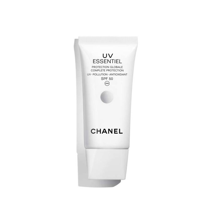  

Chanel UV Essentiel, kompletní ochrana proti UV záření, Chanel, 1 810 Kč za 100 ml, prodává Douglas
