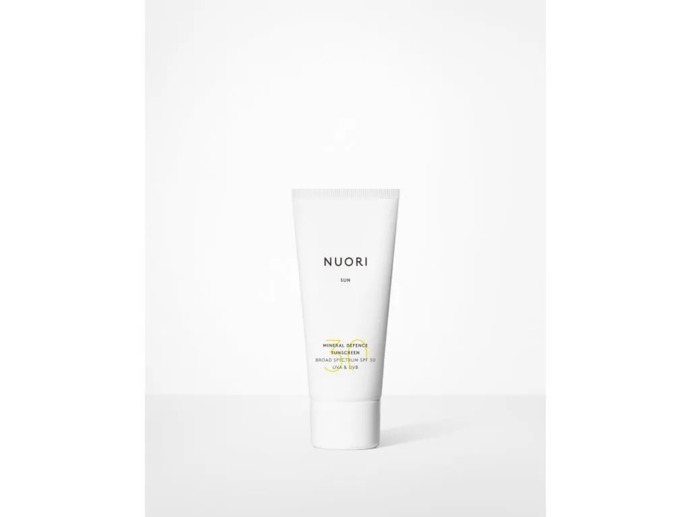  

Minerální ochranný opalovací krém SPF 30, Nuori, 990 Kč, prodává Made for Moms
