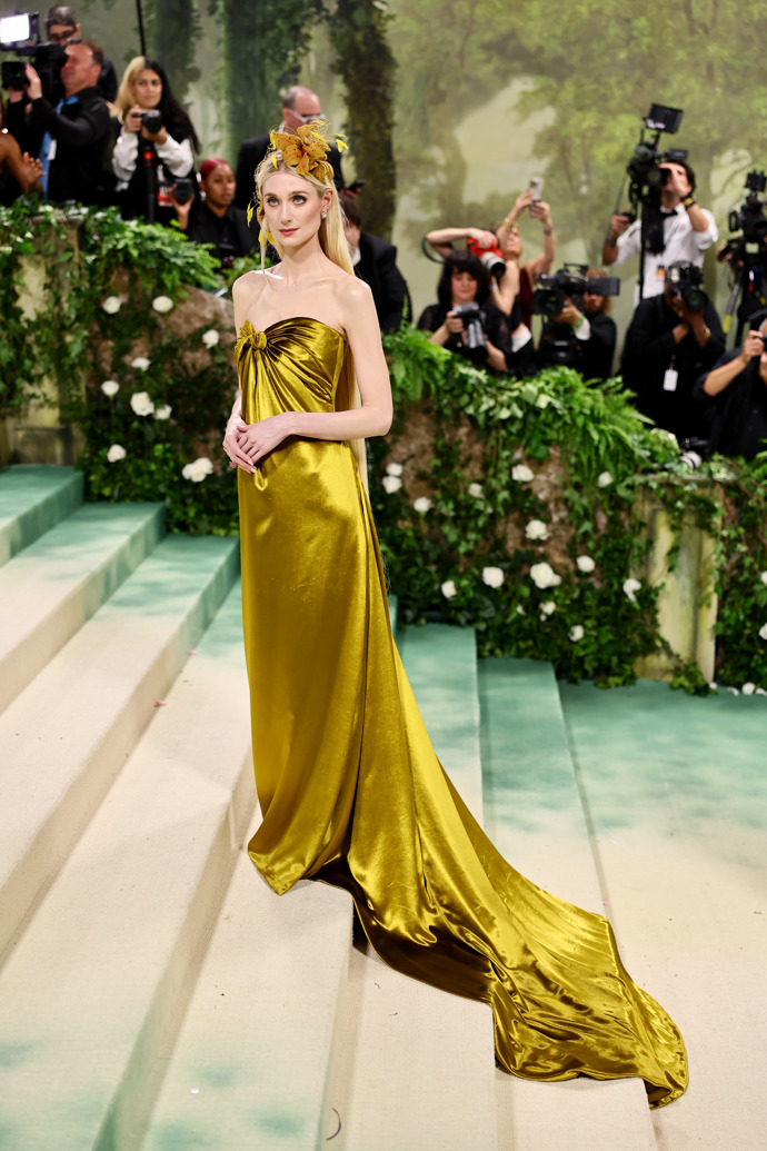  

Elizabeth Debicki v róbě Dior
