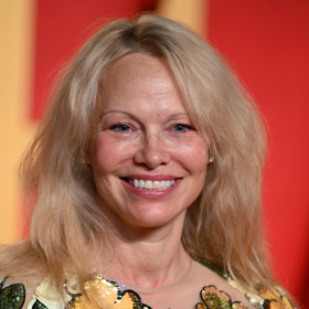  

Doll brows aka panenkovské obočí v podání Pamely Anderson
