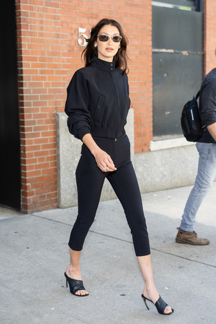  

Skinny jeans inspirace podle Belly Hadid

