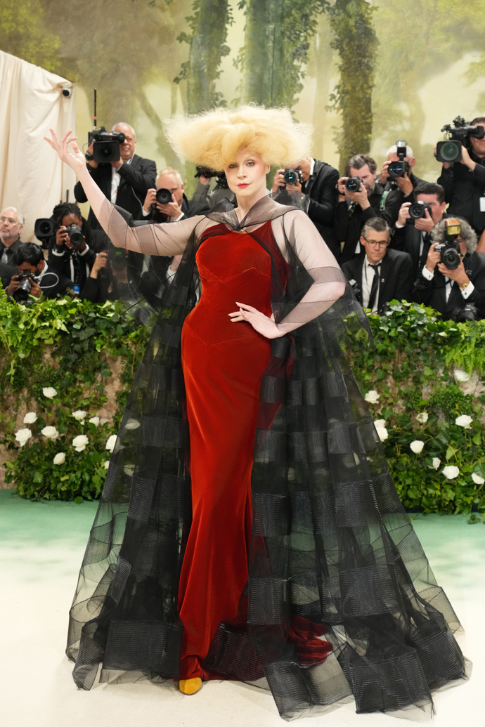 

Gwendoline Christie v šatech Maison Margiela
