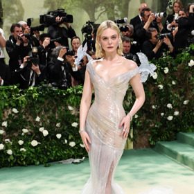 Elle Fanning v custom made róbě Balmain
Elle Fanning v custom made róbě Balmain