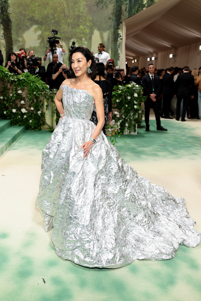  

Michelle Yeoh v šatech Balenciaga
