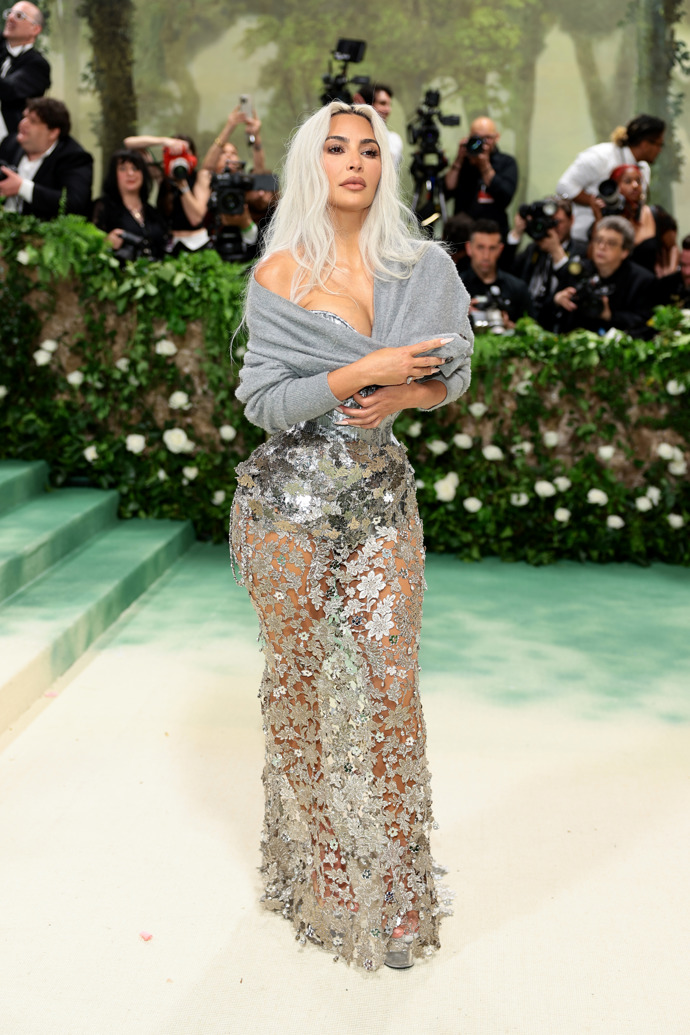  

Kim Kardashian v šatech Maison Margiela
