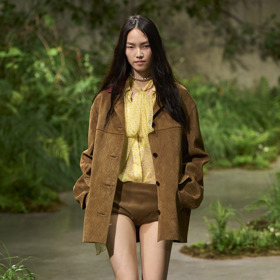 Prohlédněte si kolekci Gucci Cruise 2025...
Prohlédněte si kolekci Gucci Cruise 2025...