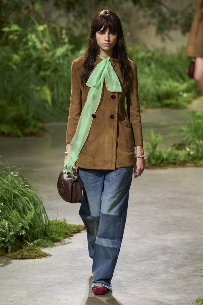 Prohlédněte si kolekci Gucci Cruise 2025...
Prohlédněte si kolekci Gucci Cruise 2025...