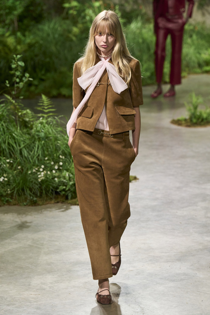 Prohlédněte si kolekci Gucci Cruise 2025...
Prohlédněte si kolekci Gucci Cruise 2025...