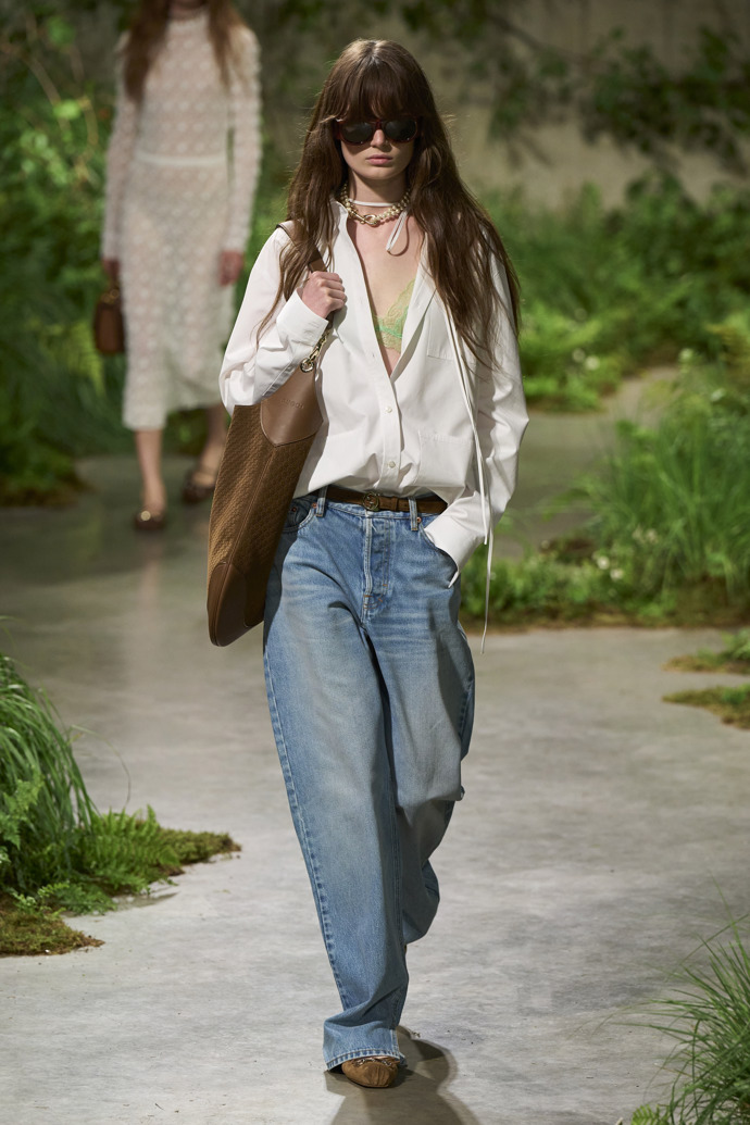 Prohlédněte si kolekci Gucci Cruise 2025...
Prohlédněte si kolekci Gucci Cruise 2025...