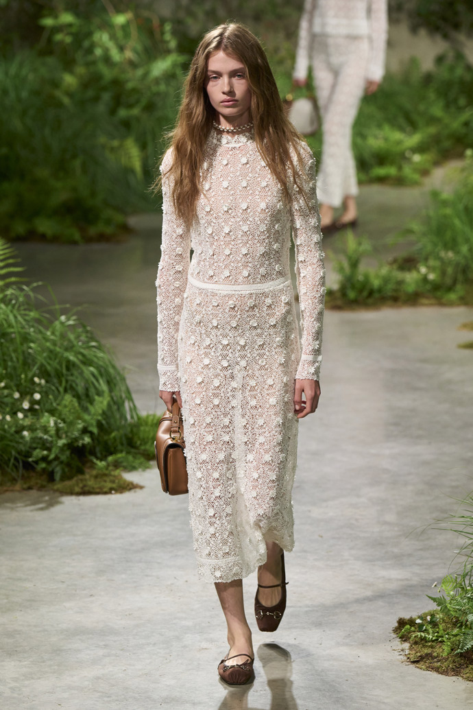 Prohlédněte si kolekci Gucci Cruise 2025...
Prohlédněte si kolekci Gucci Cruise 2025...