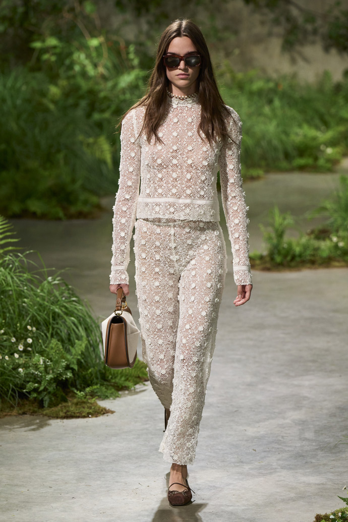 Prohlédněte si kolekci Gucci Cruise 2025...
Prohlédněte si kolekci Gucci Cruise 2025...