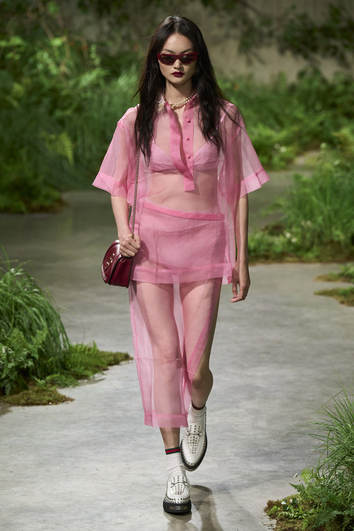 Prohlédněte si kolekci Gucci Cruise 2025...
Prohlédněte si kolekci Gucci Cruise 2025...