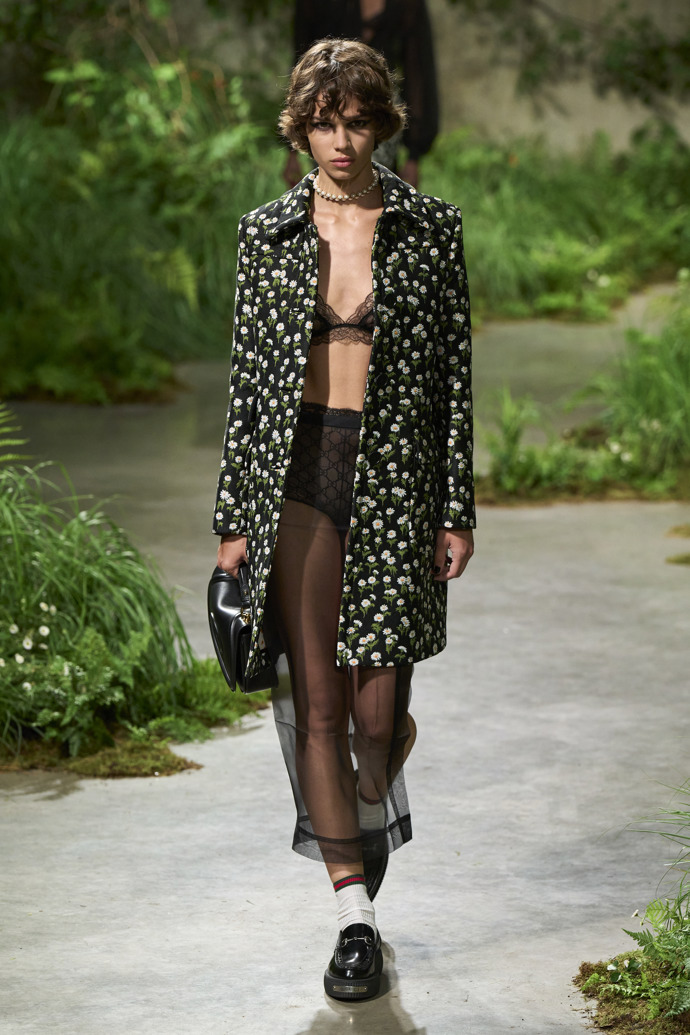 Prohlédněte si kolekci Gucci Cruise 2025...
Prohlédněte si kolekci Gucci Cruise 2025...