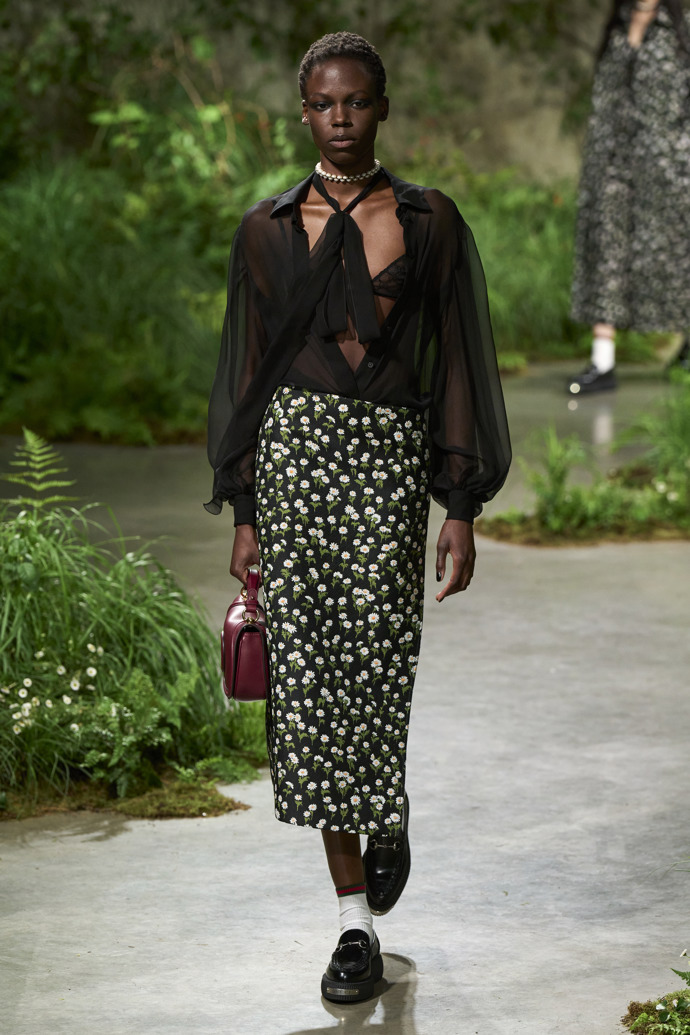 Prohlédněte si kolekci Gucci Cruise 2025...
Prohlédněte si kolekci Gucci Cruise 2025...