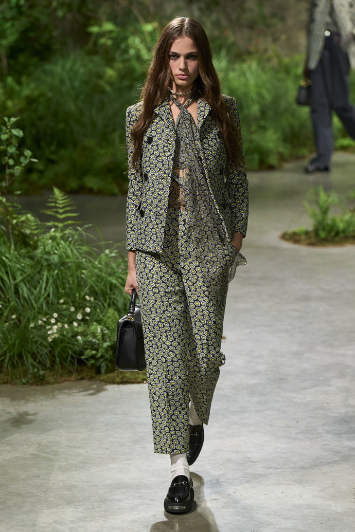 Prohlédněte si kolekci Gucci Cruise 2025...
Prohlédněte si kolekci Gucci Cruise 2025...