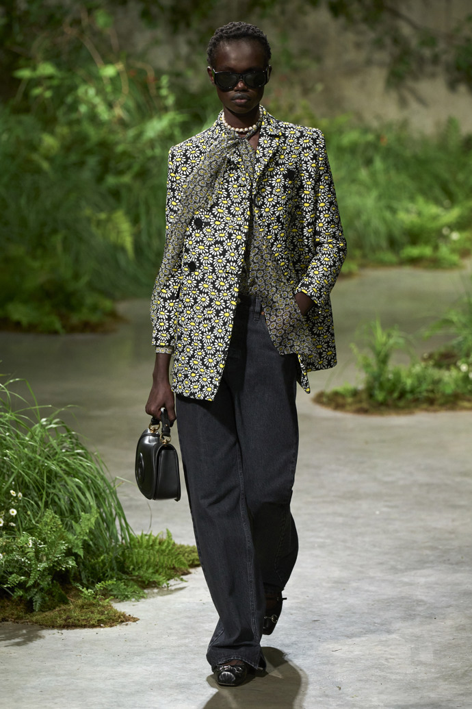 Prohlédněte si kolekci Gucci Cruise 2025...
Prohlédněte si kolekci Gucci Cruise 2025...